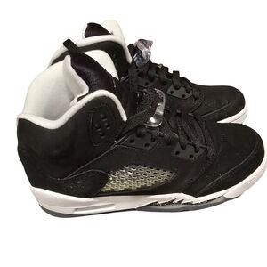 Jordan Air 5 Retro in Black and Cool Gray
